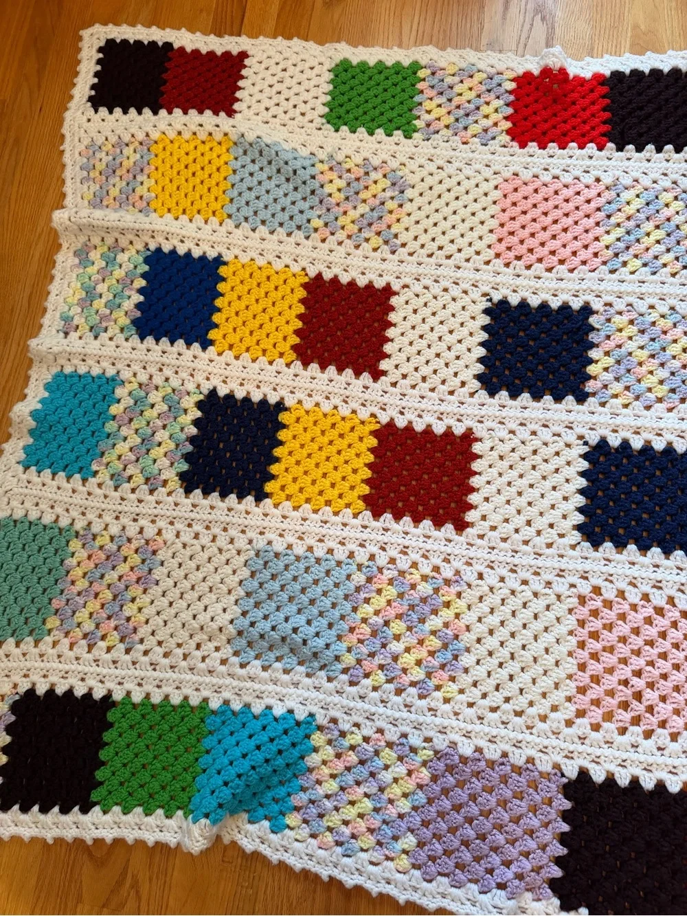 Vintage 1970s Retro boho Granny square handmade afghan 78”x49” Multicolor throw